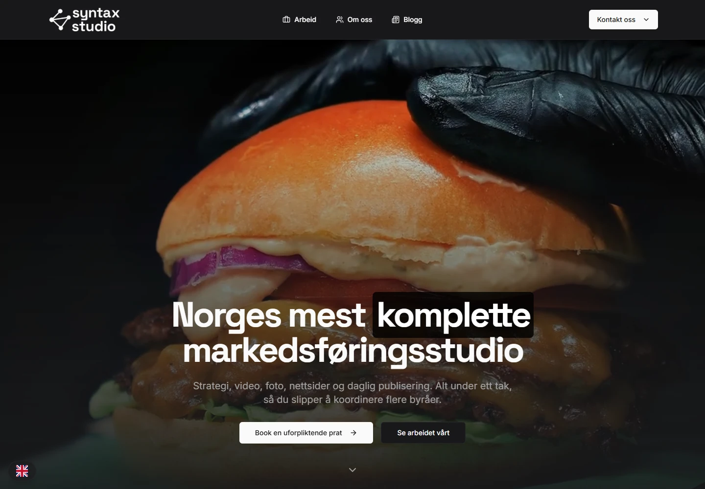 Den publiserte forsiden på syntaxstudio.no med burgerfilm, studiopresentasjon og kontaktvalg.